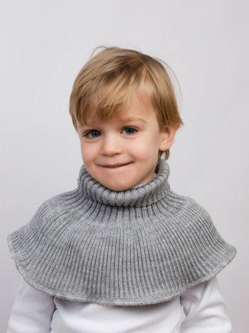 Миниатюра Манишка (шарф) "Детская-М", цвет серый